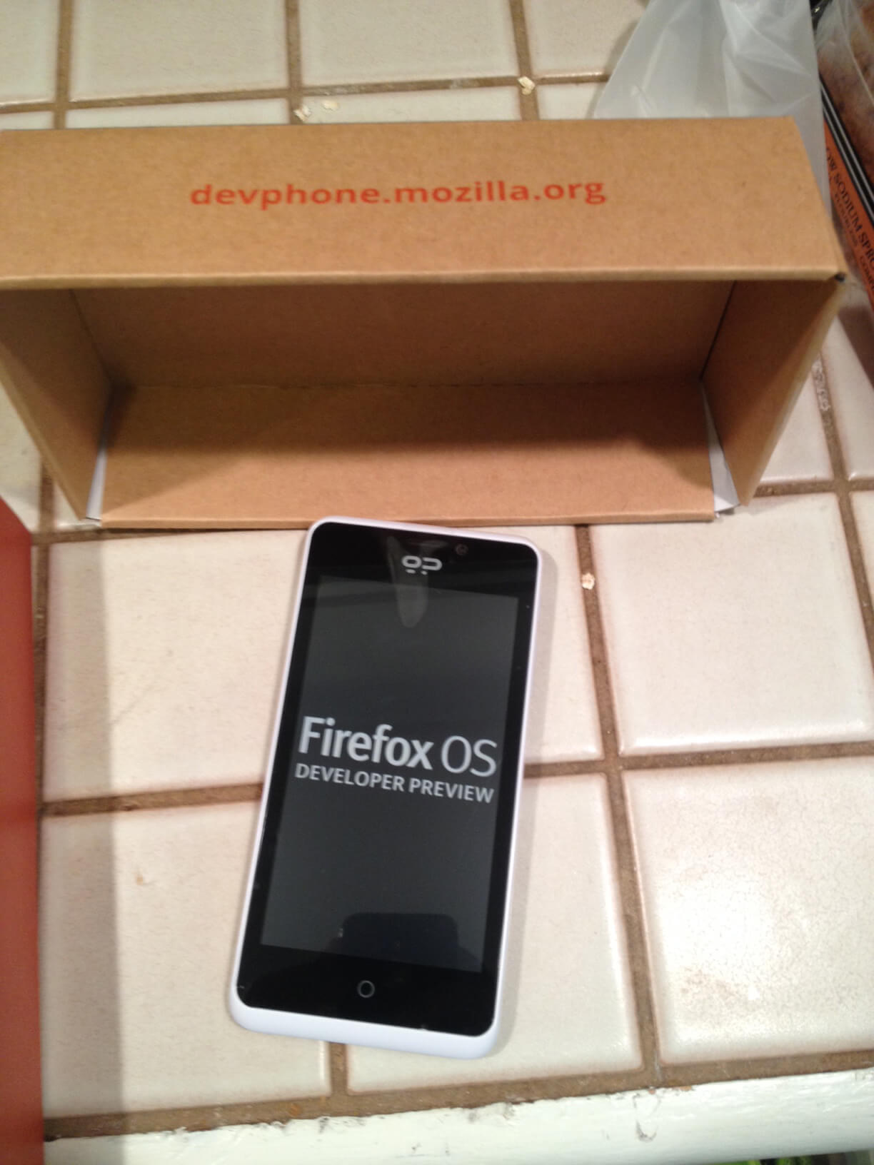 Geeksphone Peak Firefox OS Phone 4